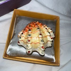 NIB Rucinni Jeweled Trinket Box Sea Clam Shell with Swarovski Crystals